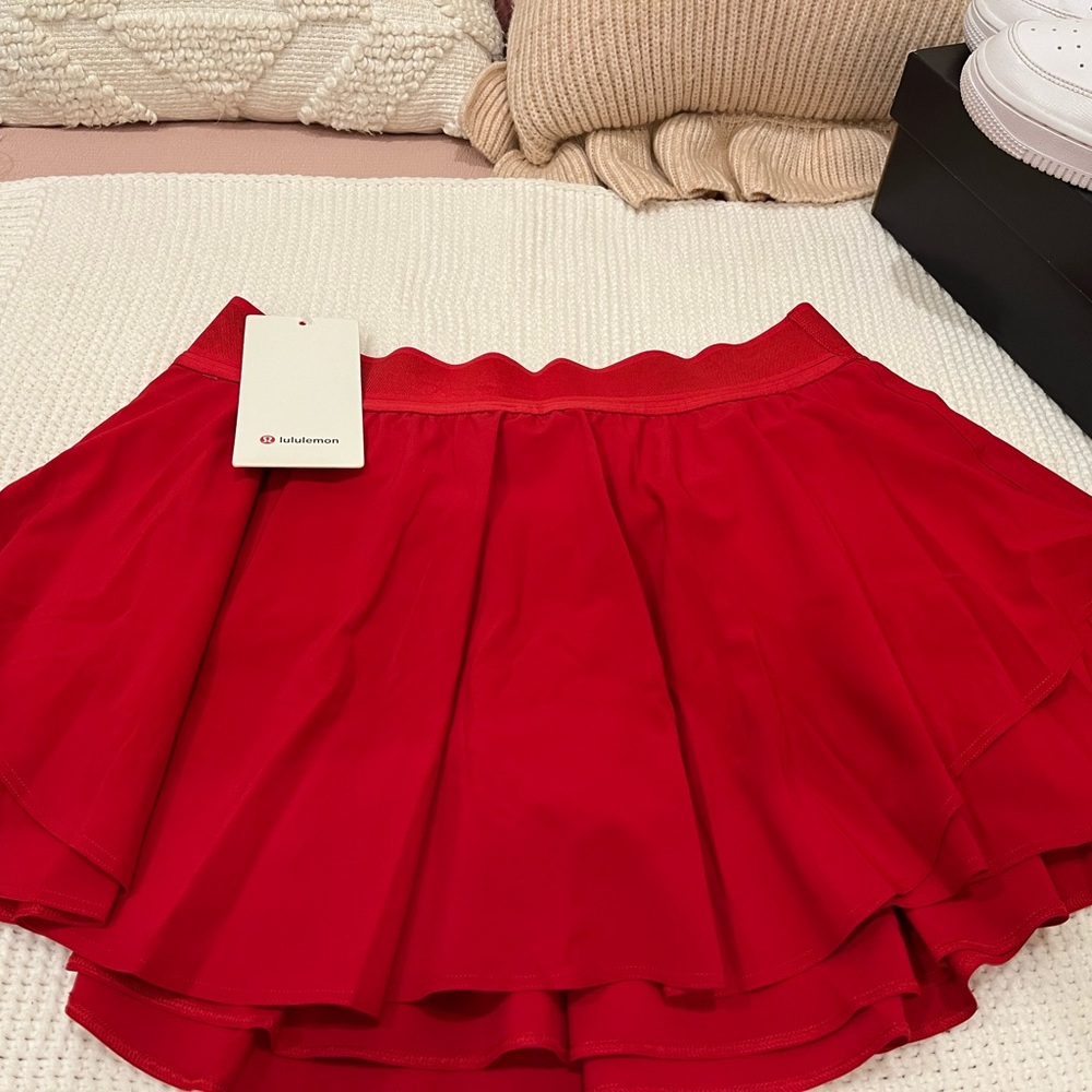 Lululemon court rival skirt
